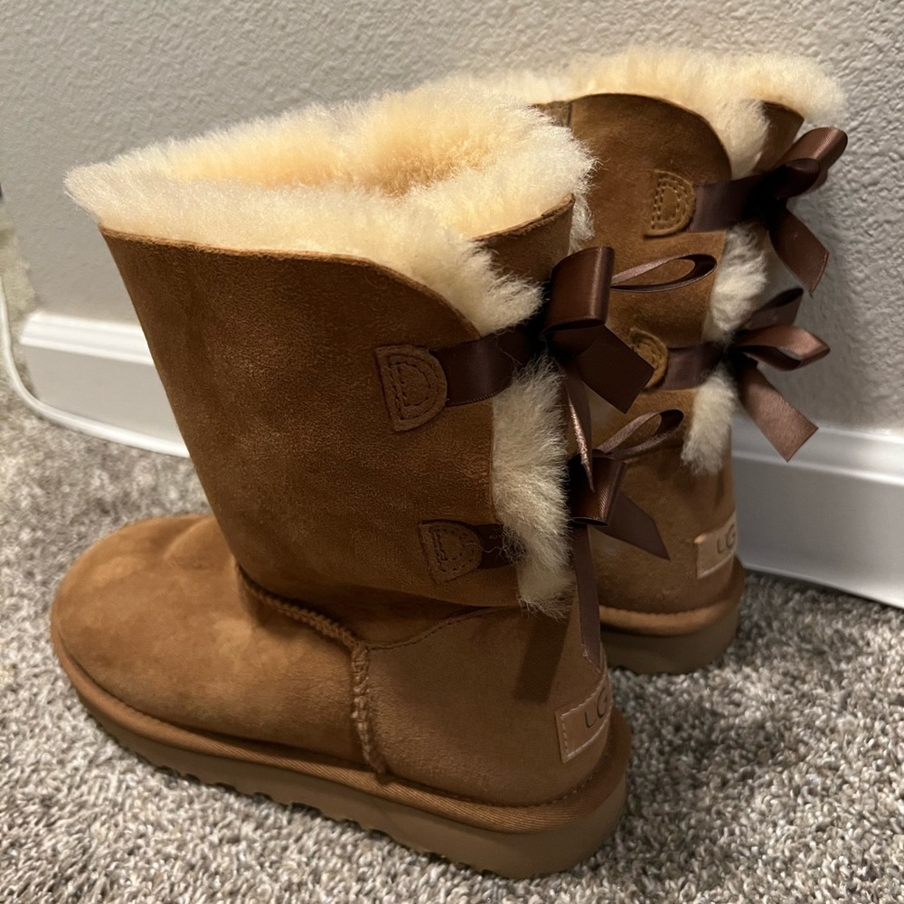 UGG Bailey Bow Boots in Tan Womens Size 7